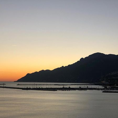 La Giulietta - Penthouse Apartment Salerno Exterior photo